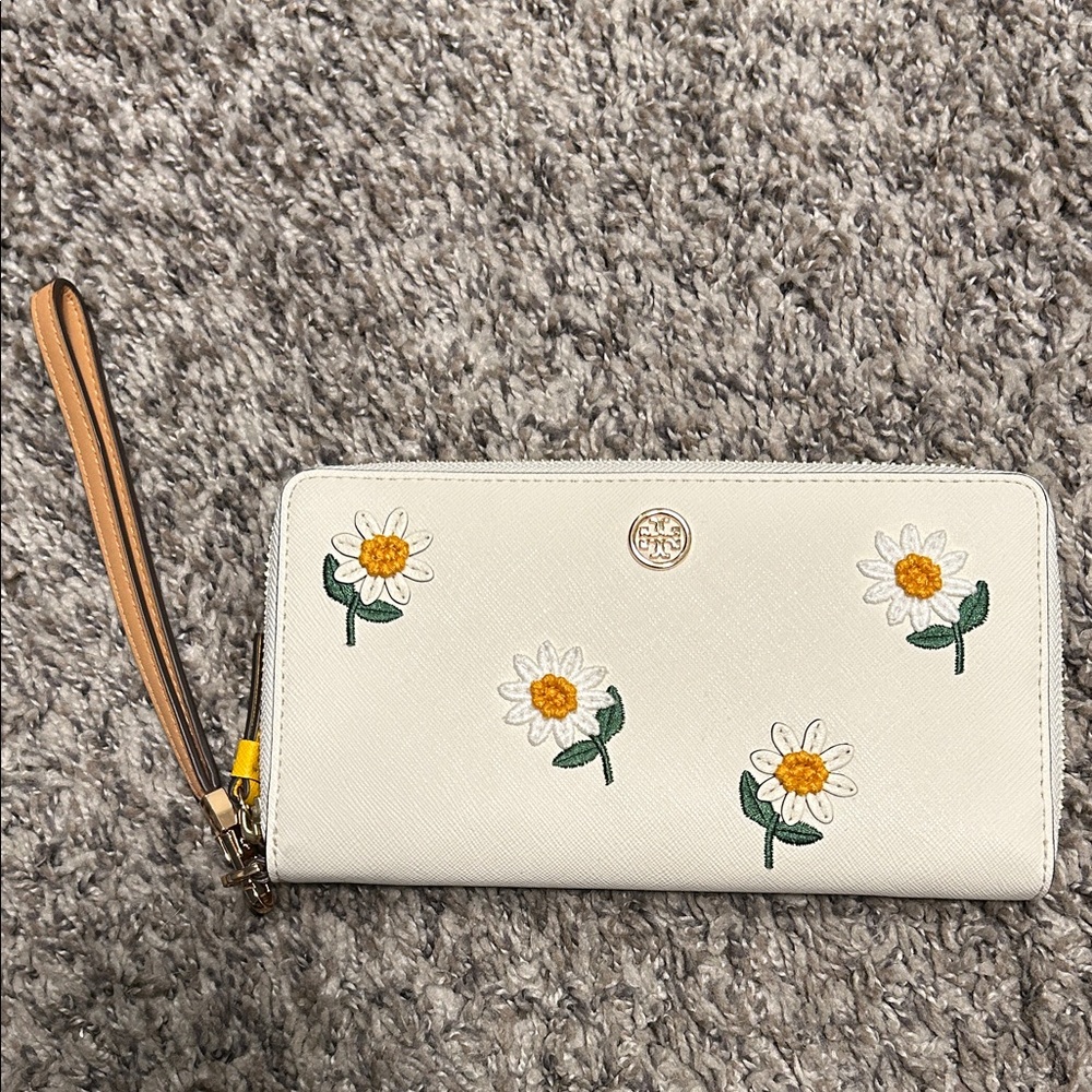Floral Embroidered White Tory Burch Wallet
